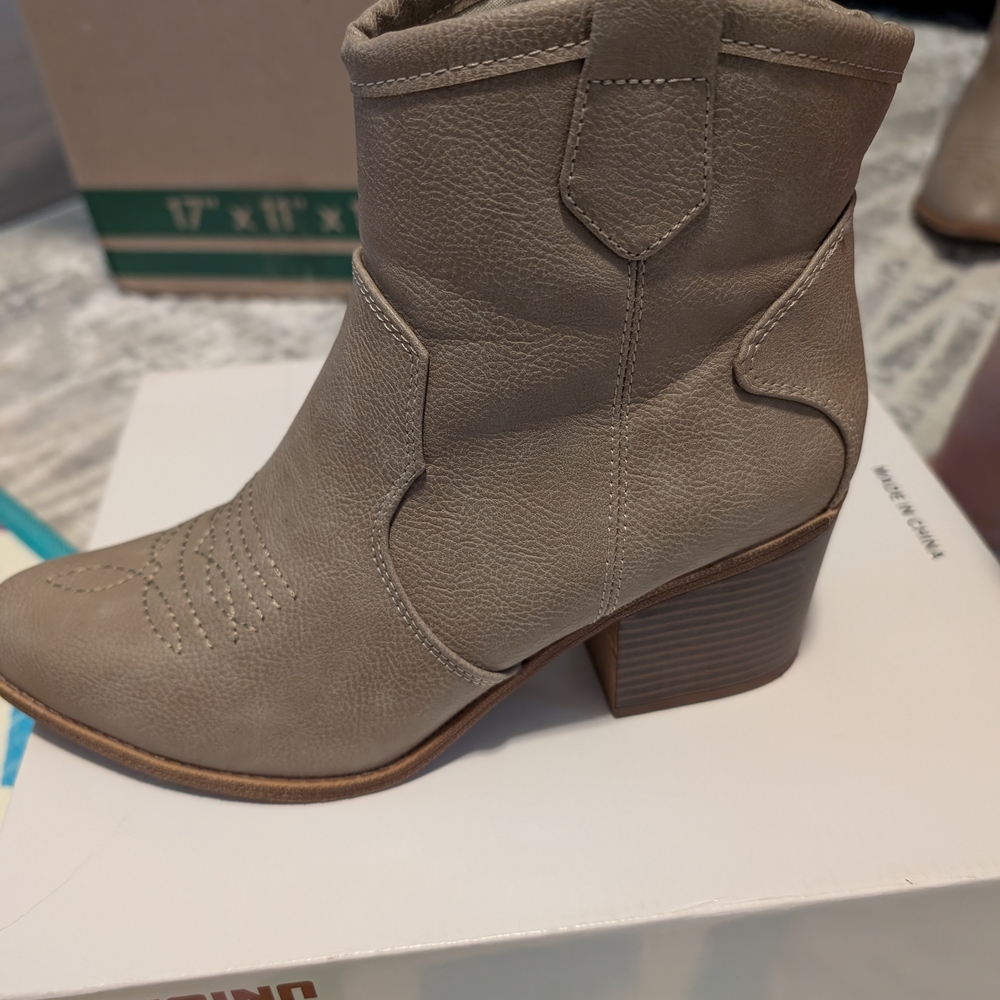 UNIONBAY Tan Ankle Booties with Suede Finish